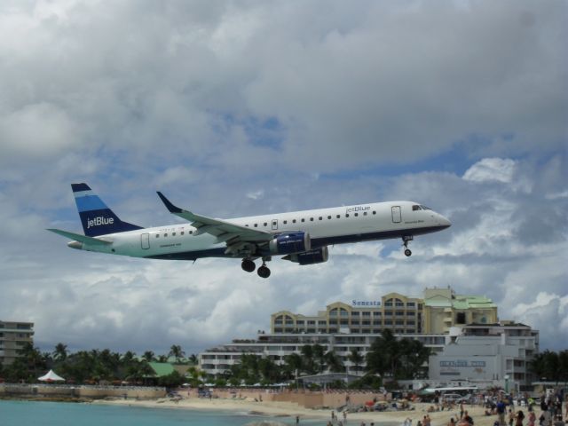 Embraer ERJ-190 (N294JB)