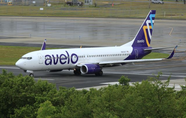 Boeing 737-800 (N803XT)