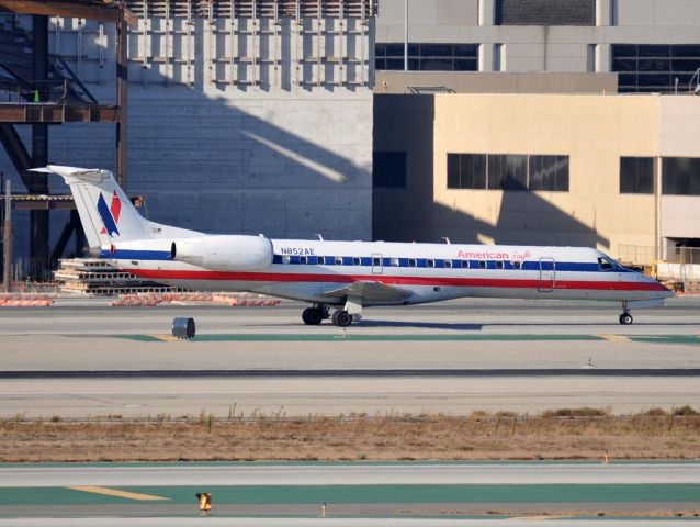 Embraer ERJ-135 (N852AE)