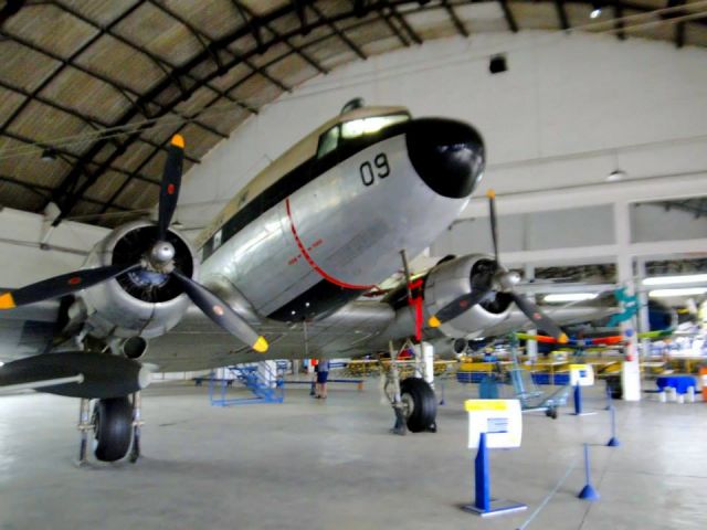 Douglas DC-3 —