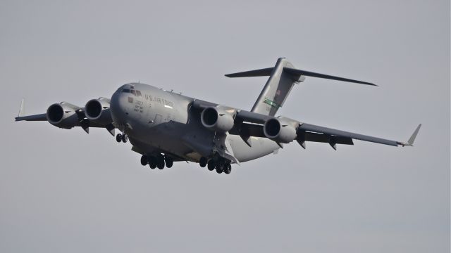 Boeing Globemaster III (03-3127) - "HUSKY 22" on final to Rwy 32R on 11/8/13. (cn F134/P127).  The aircraft is with the 62nd AW based at McChord AFB.