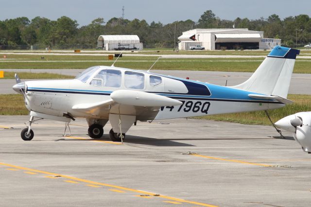 Beechcraft 35 Bonanza (N4796Q) - 17/10/2022: A beechcraft B35-33 Debonair on the ramp.