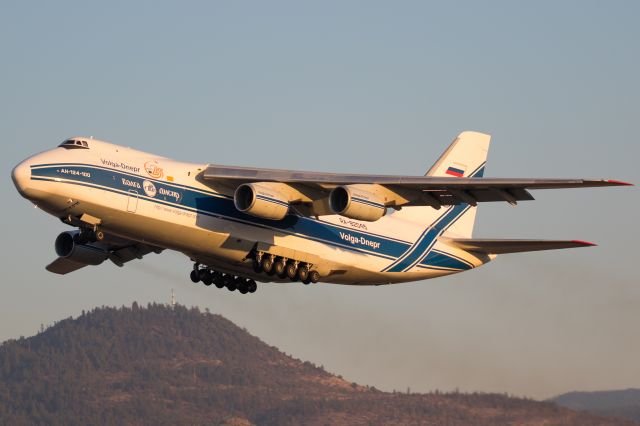 Antonov An-124 Ruslan (RA-82045) - VDA5392 Heavy departing MFR with one of Ericksons S-64s for the Korean Forest Service.