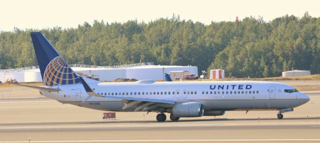 Boeing 737-800 (N76288)