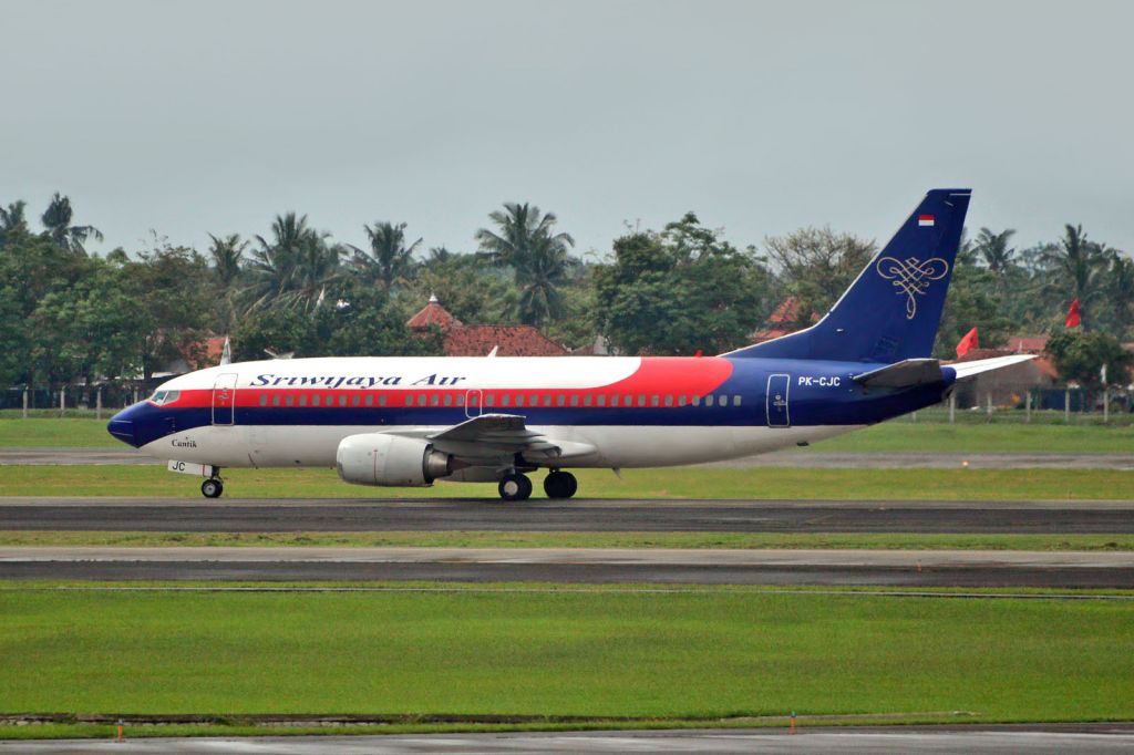 BOEING 737-300 (PK-CJC)