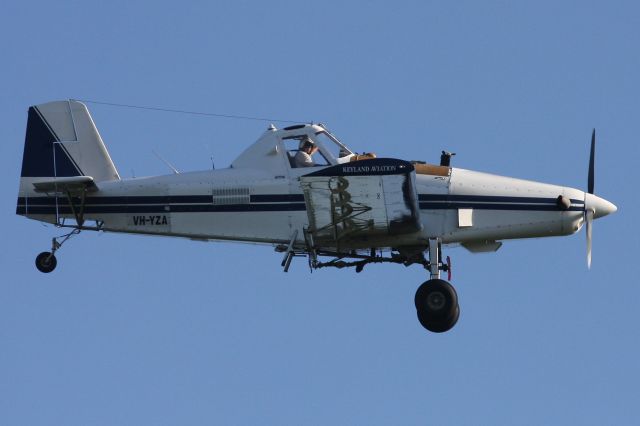 VH-YZA — - Airtractor doing spray runs near Dalby Queensland - spray tank empty - going back to refill - pilot is wondering what I am doing taking photos