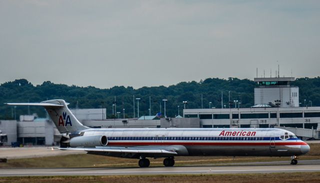 McDonnell Douglas MD-82 (N466AA)