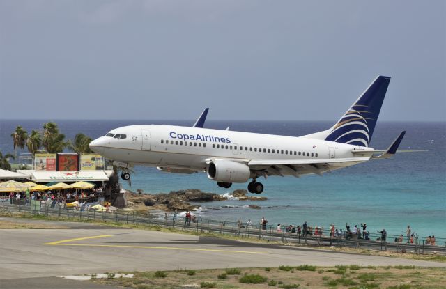 Boeing 737-700 (HP-1377CMP)