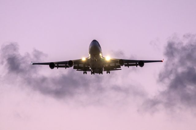 Boeing 747-400 (TF-AMU) - Finals 31, well before sunrise.
