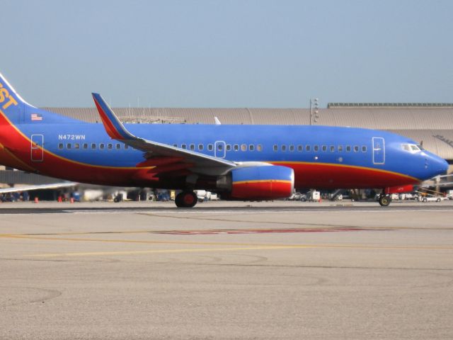 Boeing 737-700 (N472WN) - HOLDING ON RWY 19R