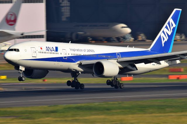 Boeing 777-200 (JA707A)