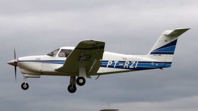 Piper Arrow 4 (PT-RZI)