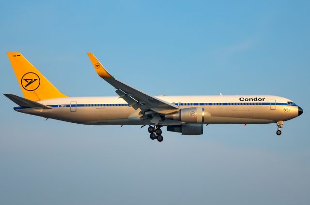 BOEING 767-300 (D-ABUM) - One of the rarest planes that i have caught. Here is Condor 767-300ER in the retro livery on final for 23 at Toronto Pearson. Date taken: Monday August 27th.