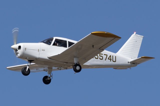 Piper Cherokee (N5574U) - Canon EOS R8br /Canon 70-300mm f4-5.6 IS USMbr /br /Piper PA-28-140 Cherokee