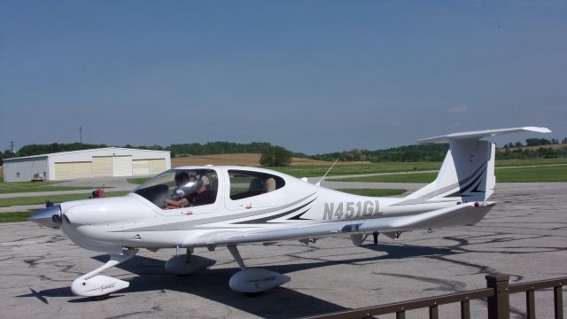 Diamond Star (N451GL)