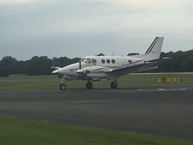 Beechcraft King Air 90 (N114WA)