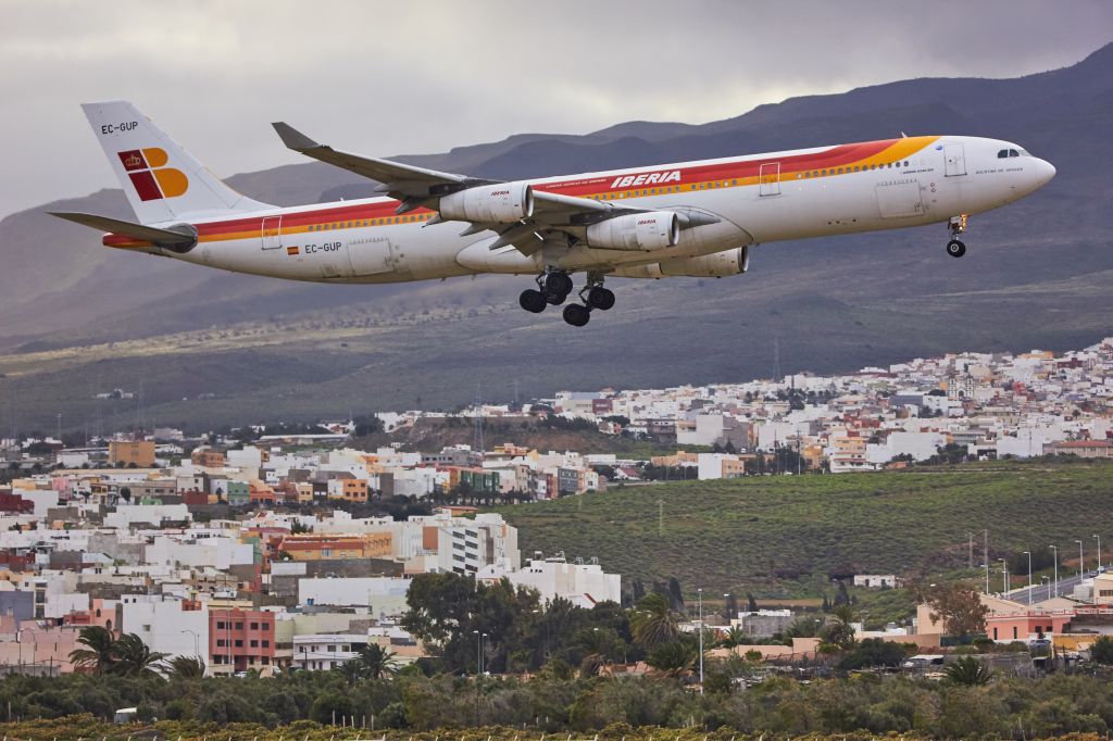 Airbus A340-200 (EC-GUP)