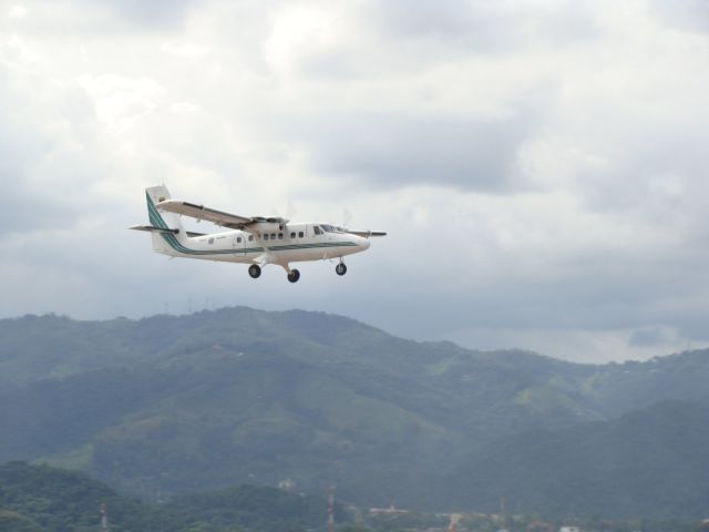 De Havilland Canada Twin Otter — - Policía Nacional de Colombia Twin Otter Aproaching