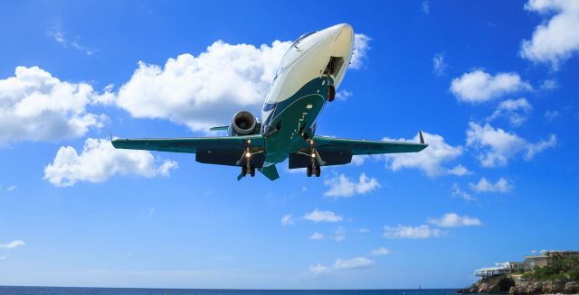 Learjet 60 (N724EF) - N724EF landing at TNCM St Maarten.