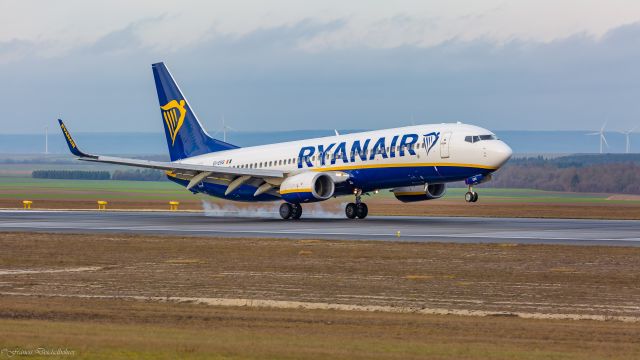 Boeing 737-700 (EI-ESS)