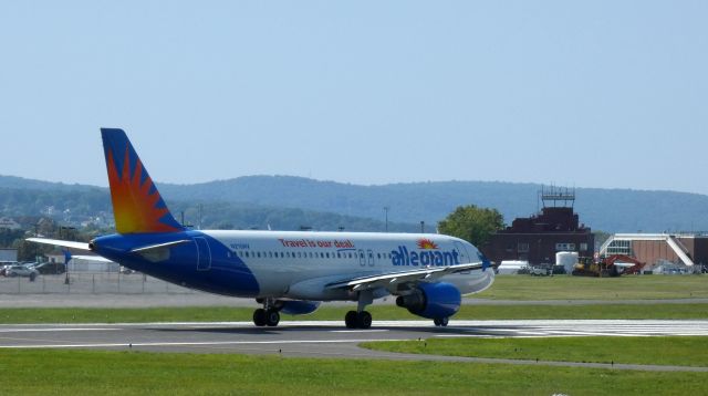 Airbus A320 (N215NV) - On the departing runway is this 2000 allegiant Airbus A320-214 in the Autumn of 2020.