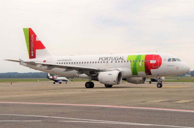 Airbus A319 (CS-TTL)
