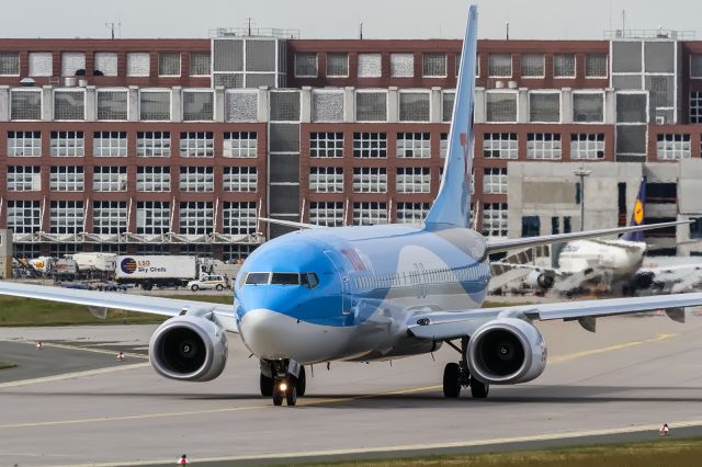 Boeing 737-700 (D-ATUO) - D-ATUO TUIfly Boeing 737-8K5(WL) taxiing to Rwy18 for departing to Jerez de la Frontera (LEJR) @ Frankfurt (EDDF) / 14.05.2015