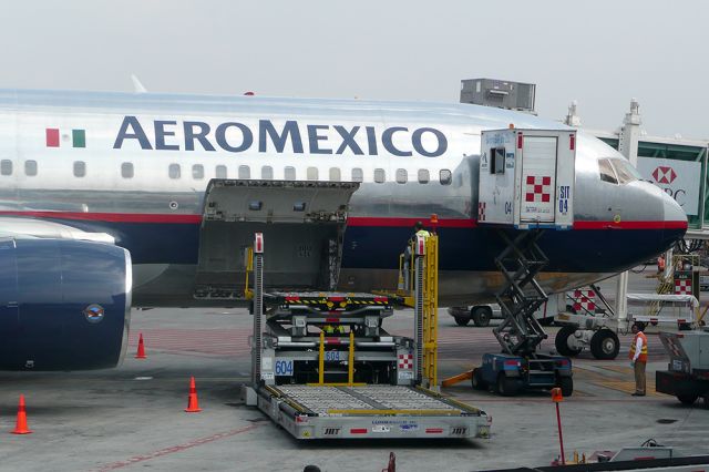 BOEING 767-200 (XA-OAM)