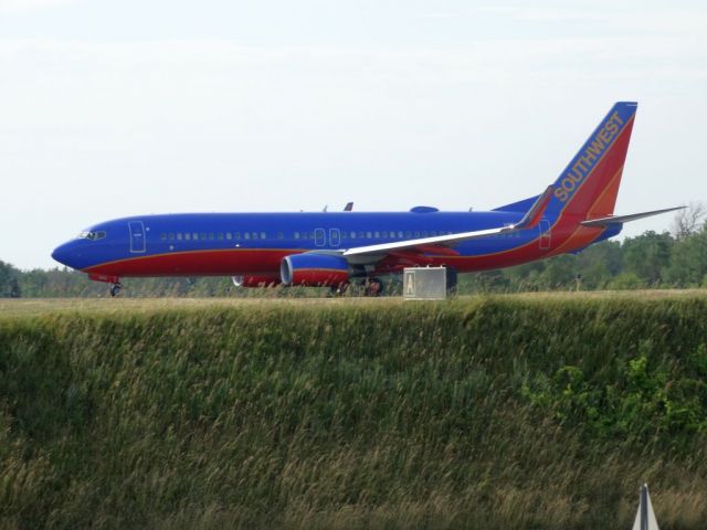 Boeing 737-800 (N8606C)