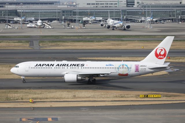 BOEING 767-300 (JA622J) - 02 April 2017: