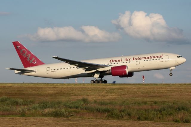 Boeing 777-200 (N846AX)