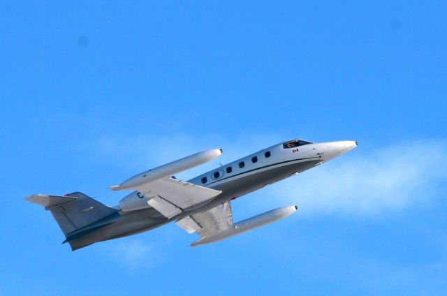 Learjet 35 (C-GIWO)