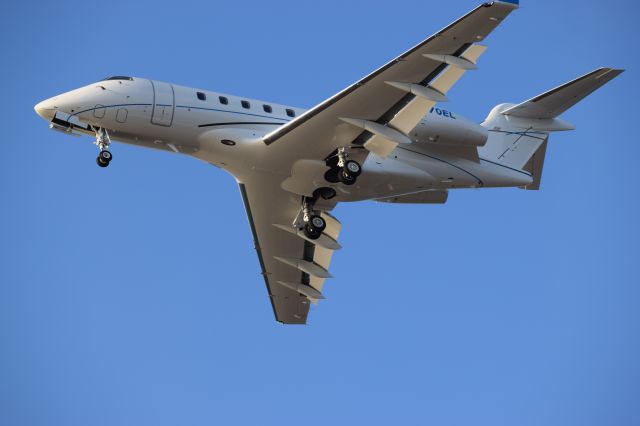 Bombardier Challenger 300 (N370EL)