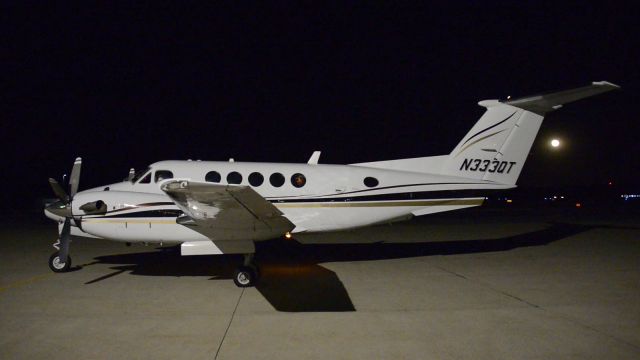 Beechcraft Super King Air 200 (N333QT) - N333QT  Beechcraft  B200  King Air  KFDK  20130525  (formerly N677JE)
