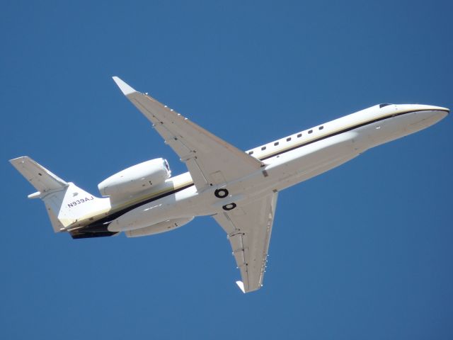 Embraer ERJ-135 (N939AJ) - Mar. 11, 2009