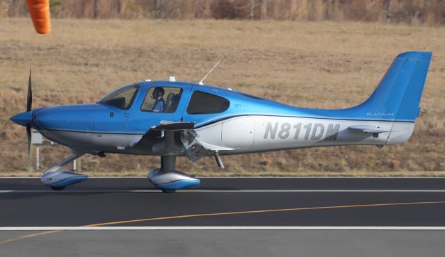 Cirrus SR-22 (N811DM)