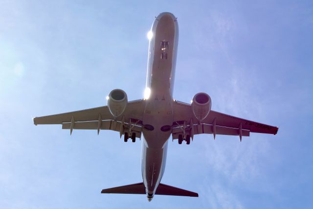 Embraer ERJ-190 (EW-399PO)