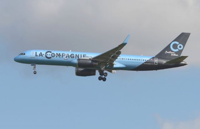 Boeing 757-200 (F-HTAG) - 21/08/2014br /La Compagnie