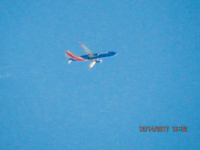 Boeing 737-800 (N8527Q)