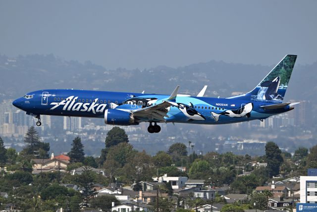 Boeing 737 MAX 9 (N932AK)