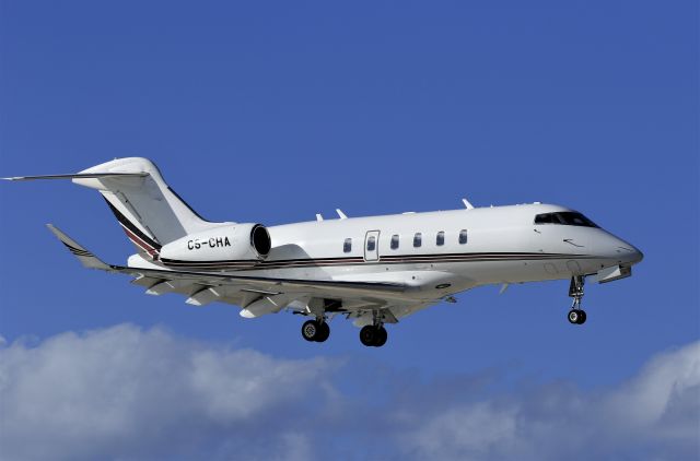 Canadair Challenger 350 (CS-CHA)