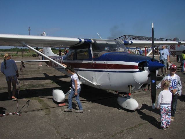 Cessna Skyhawk (YL-VBO) - Airshow at Spilve aerodrome.