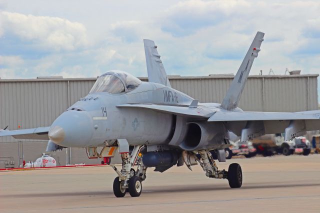 McDonnell Douglas FA-18 Hornet (16-3120)