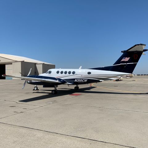 Beechcraft Super King Air 300 (N300CW) - N300CW KLVK