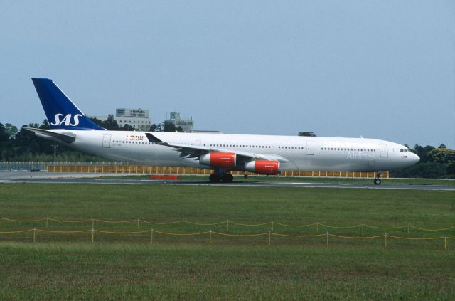 Airbus A340-300 (OY-KBA) - Departure at Narita Intl Airport Rwy16R on 2002/05/03