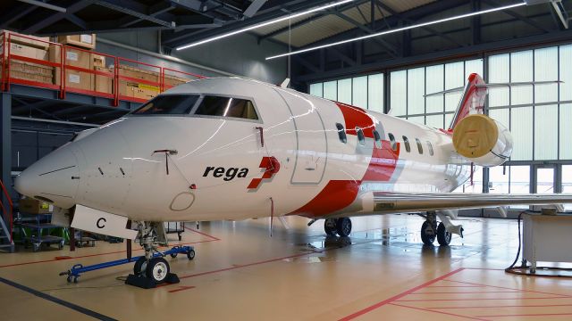 Canadair Challenger (HB-JWC) - 2018 Challenger 650, Swiss Air-Ambulance, Rega-Center Zurich, Dec, 2023