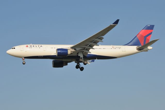 Airbus A330-200 (N852NW)