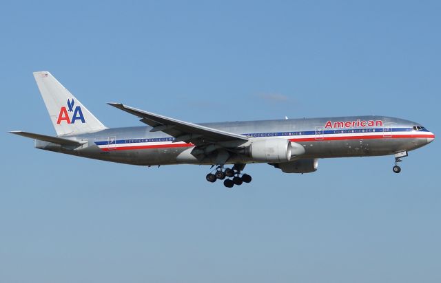 Boeing 777-200 (N797AN)