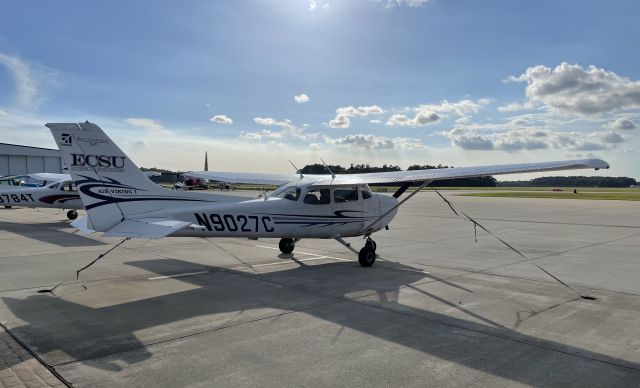 Cessna Skyhawk (N9027C)