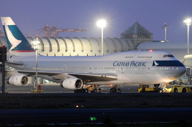 Boeing 747-400 (B-HUJ)